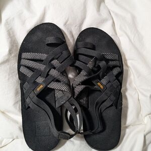 Keen strappy Hera sandals flip flops black size 7